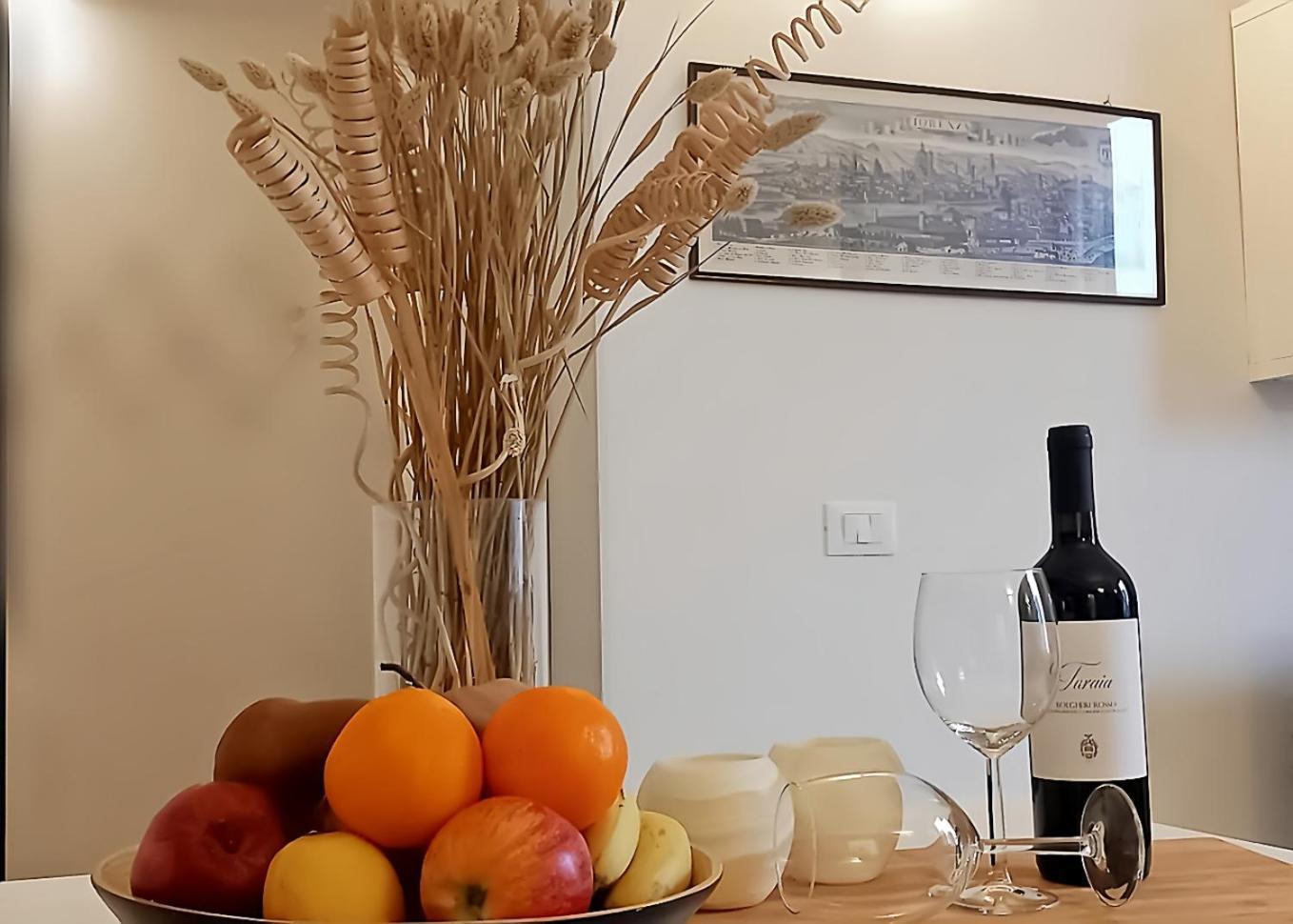 Charming & Spacious Florentine Just Two Mins From Tram Stop Appartement